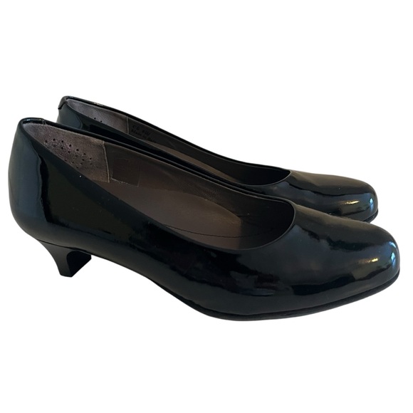 SAS Black Patent Leather "Elaine" Round Toe Kitten Heel Pump 8W - Picture 1 of 7